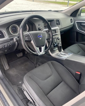 Volvo V60 cena 31000 przebieg: 251000, rok produkcji 2010 z Warszawa małe 191